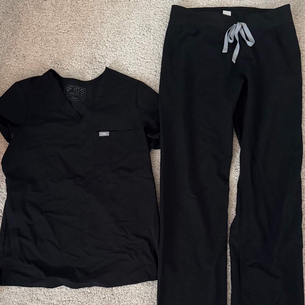 Figs Black Scrub Set with Gray Accent